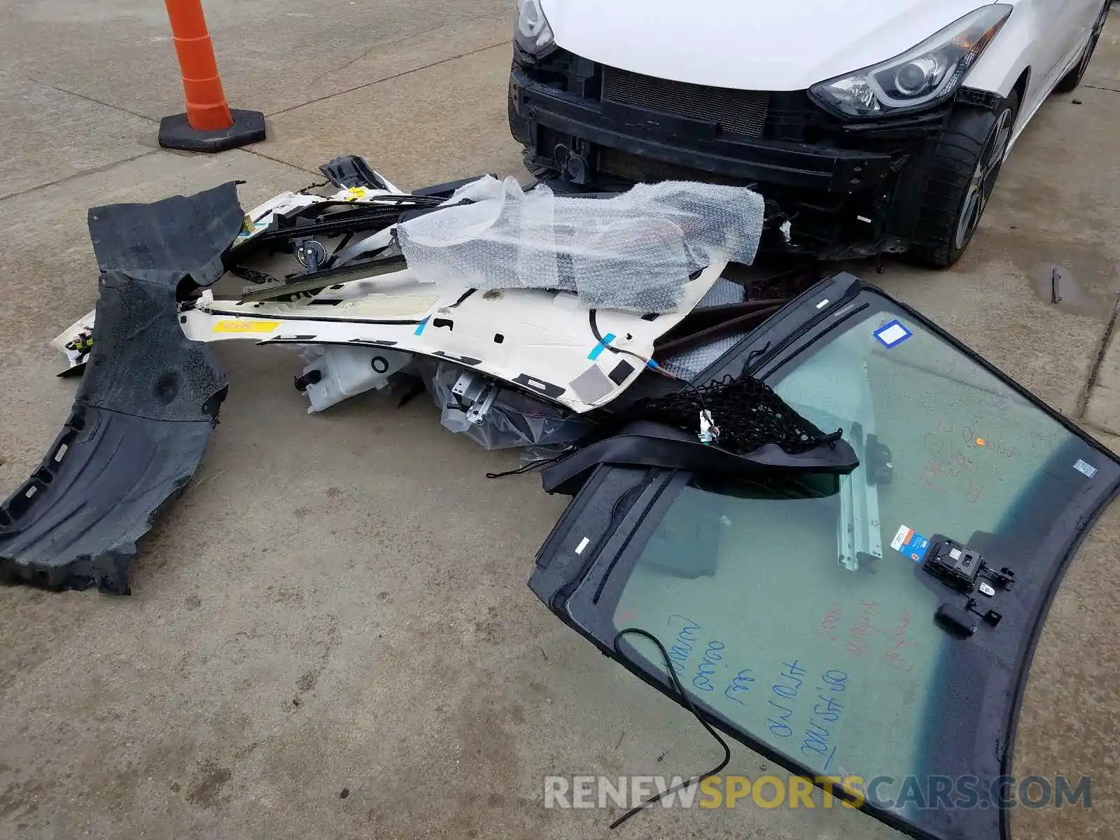 9 Photograph of a damaged car 58ABZ1B10KU029816 LEXUS ES350 2019