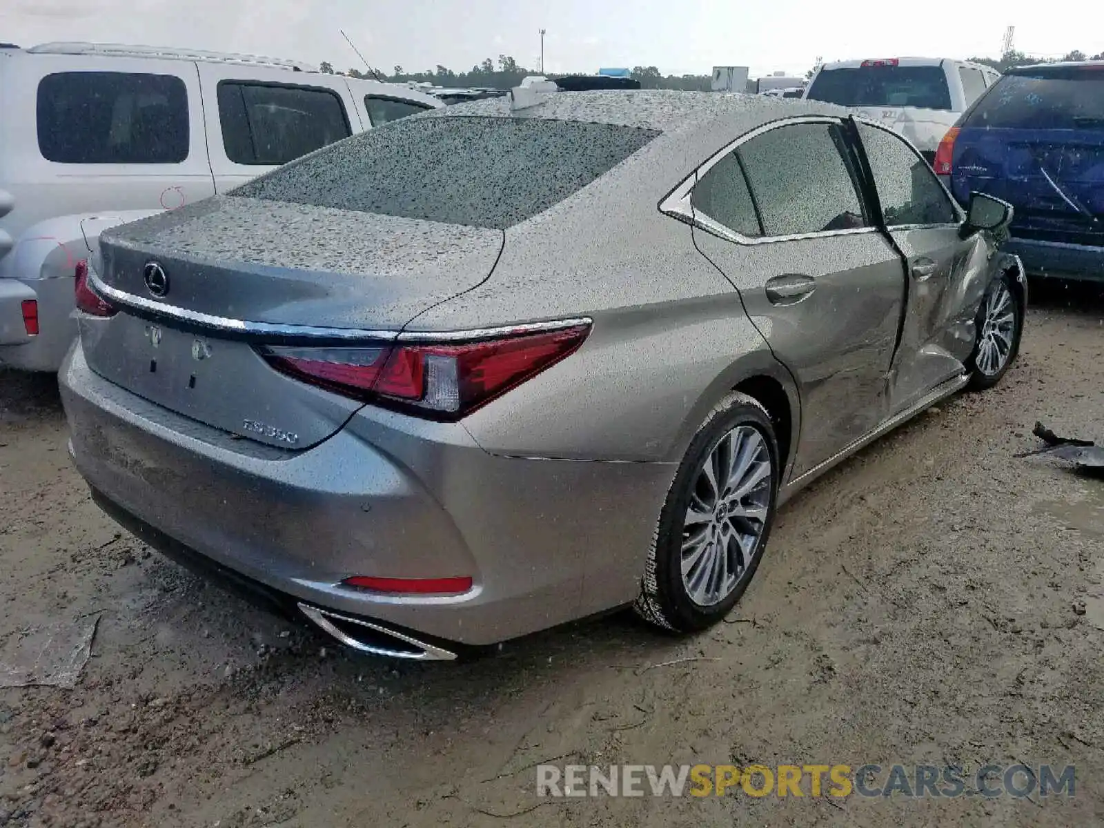 4 Photograph of a damaged car 58ABZ1B10KU040508 LEXUS ES350 2019