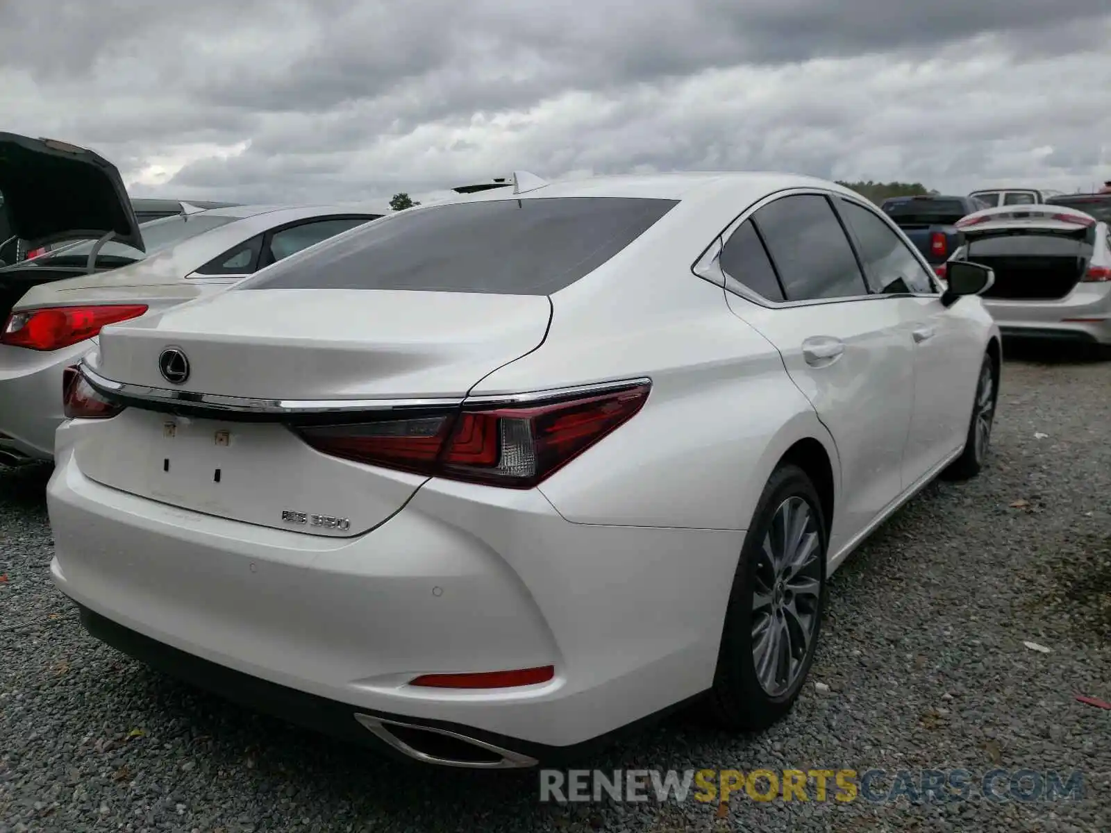 4 Photograph of a damaged car 58ABZ1B10KU041190 LEXUS ES350 2019