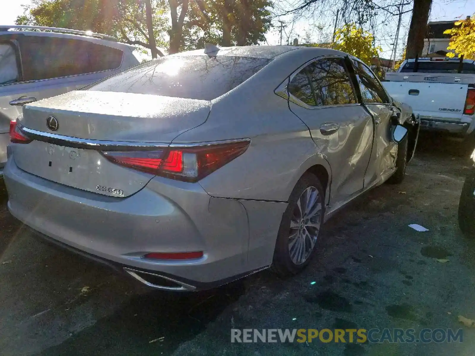 4 Photograph of a damaged car 58ABZ1B10KU045739 LEXUS ES350 2019