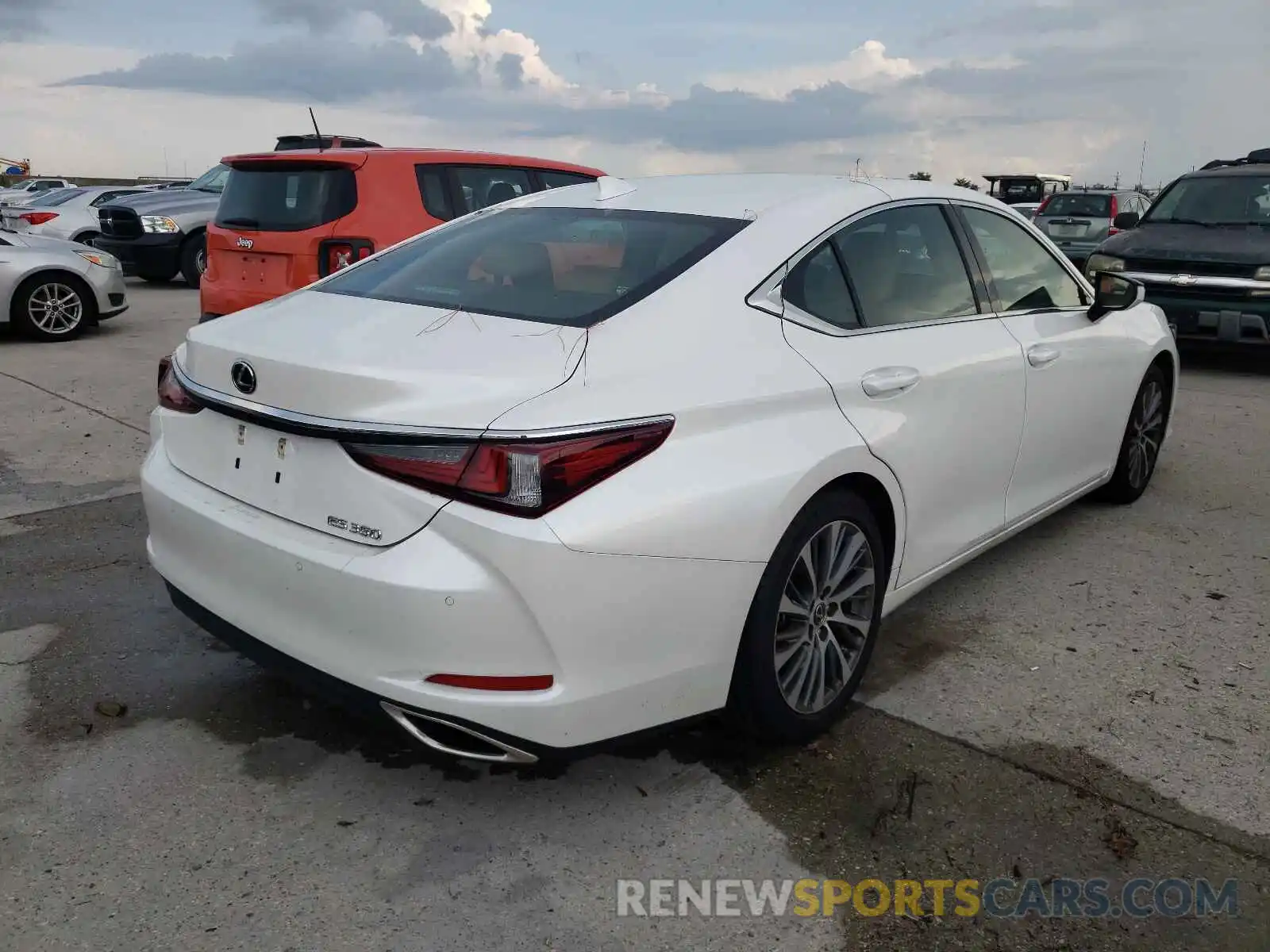 4 Photograph of a damaged car 58ABZ1B10KU048222 LEXUS ES350 2019