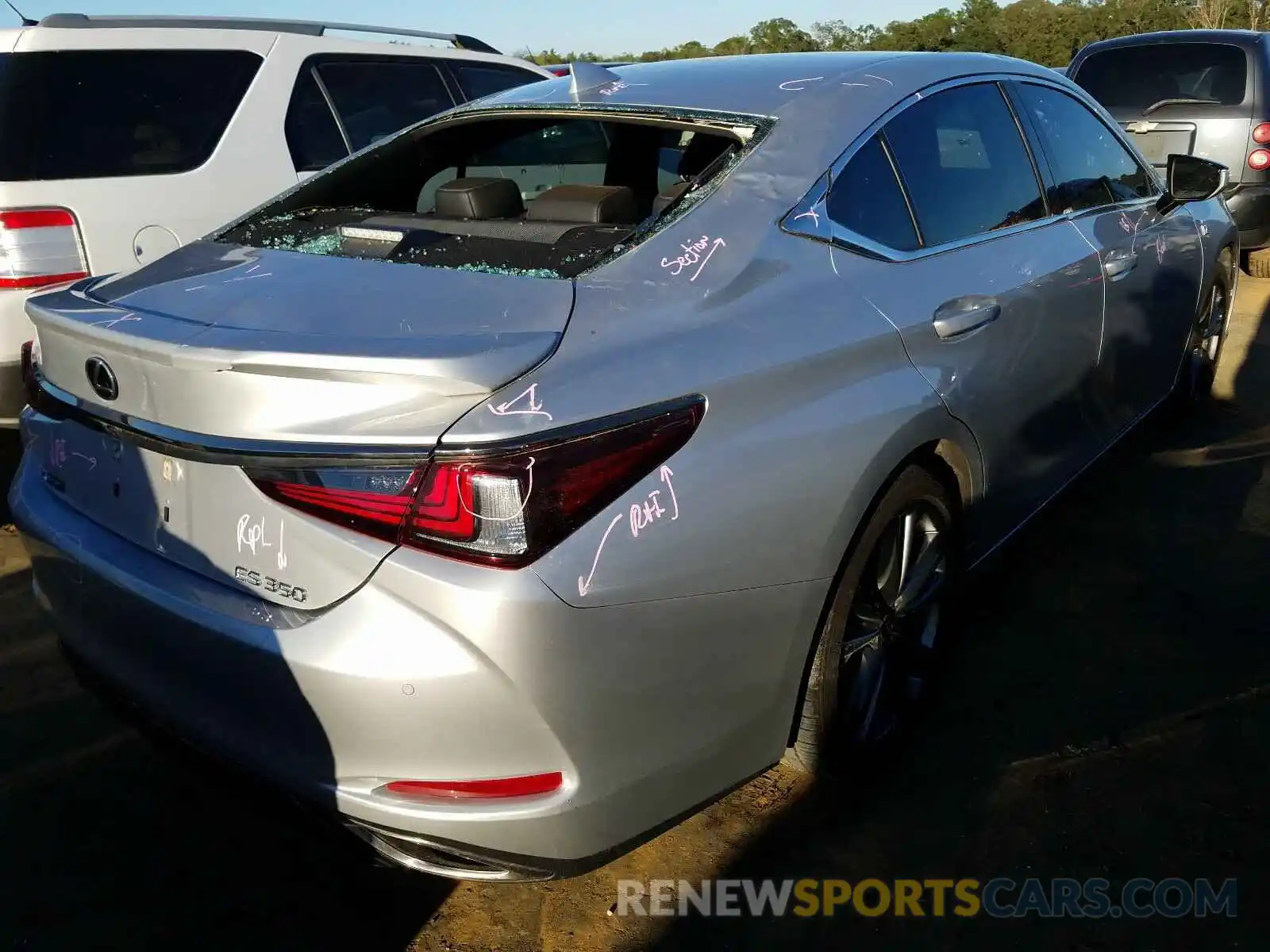 4 Photograph of a damaged car 58ABZ1B10KU048429 LEXUS ES350 2019