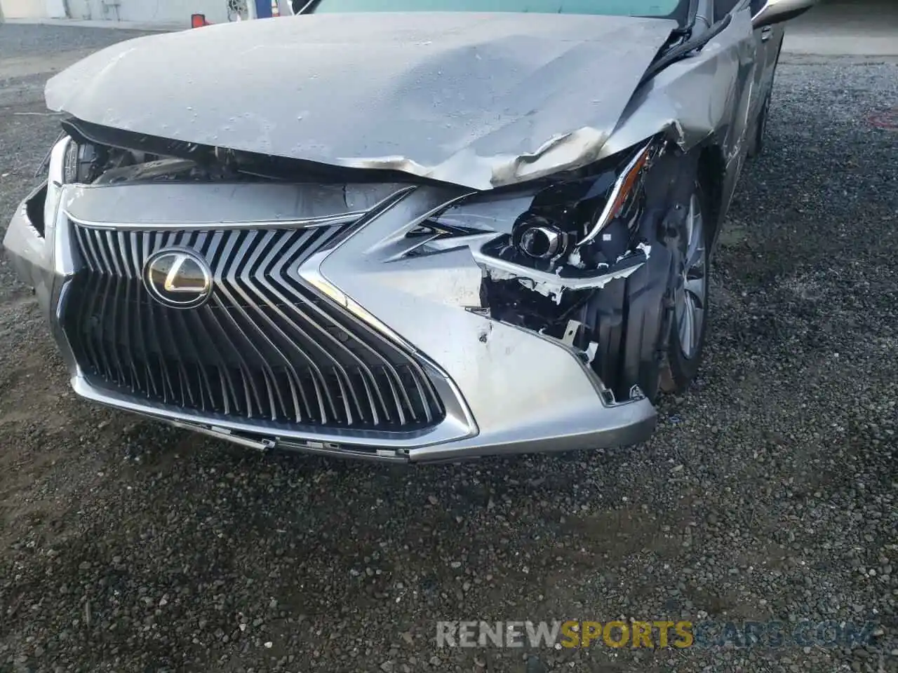 9 Photograph of a damaged car 58ABZ1B10KU048852 LEXUS ES350 2019