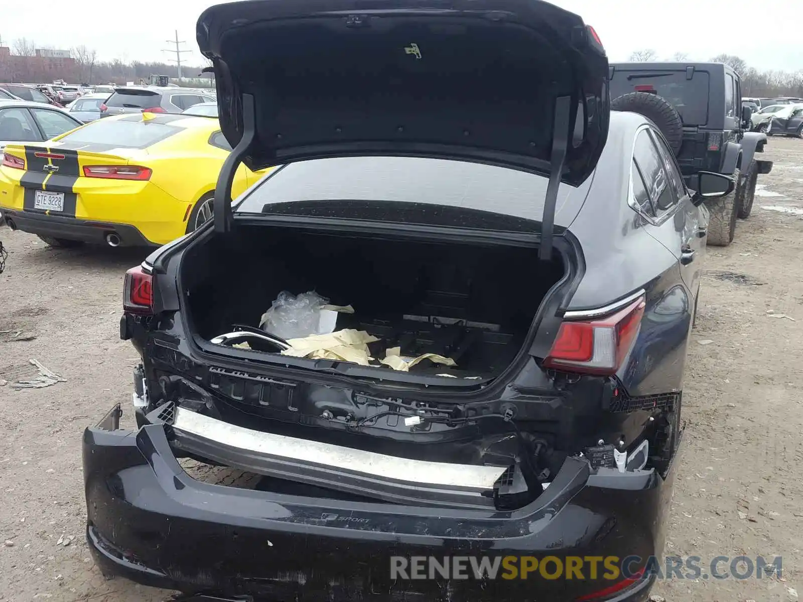 9 Photograph of a damaged car 58ABZ1B11KU005668 LEXUS ES350 2019