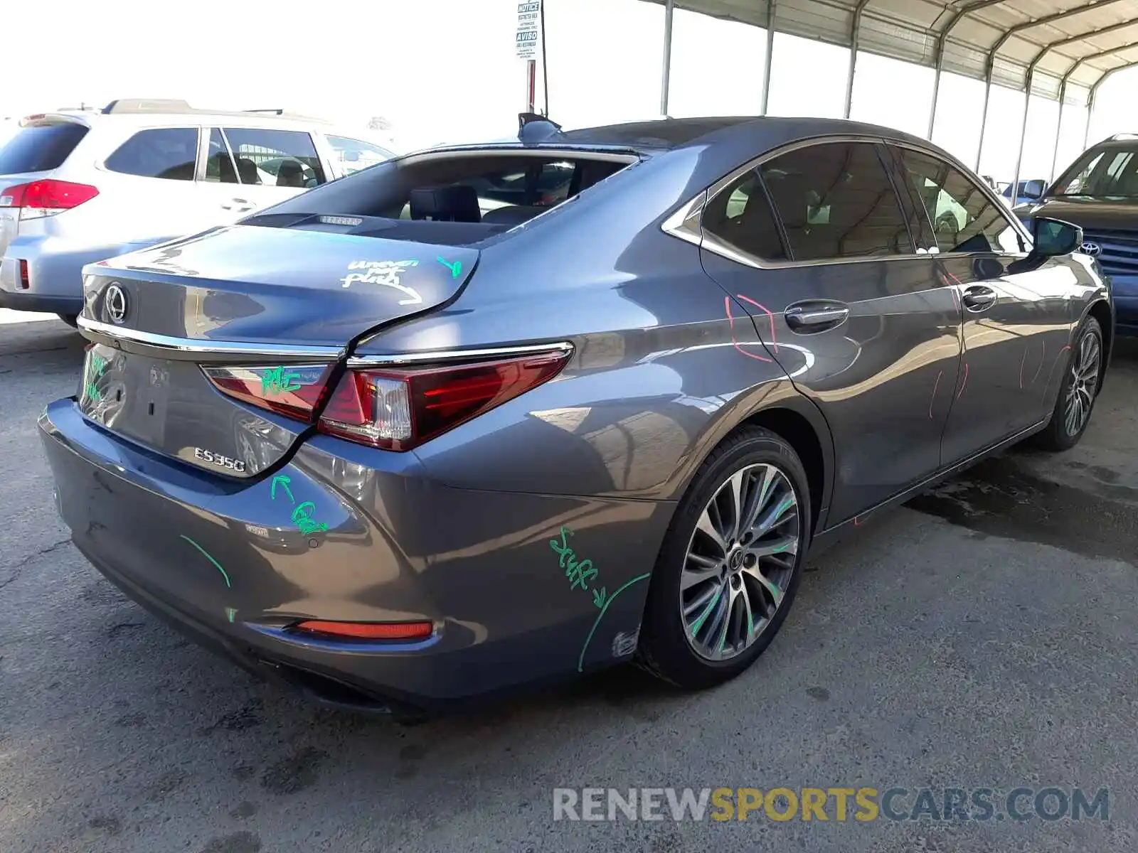 4 Photograph of a damaged car 58ABZ1B11KU012426 LEXUS ES350 2019