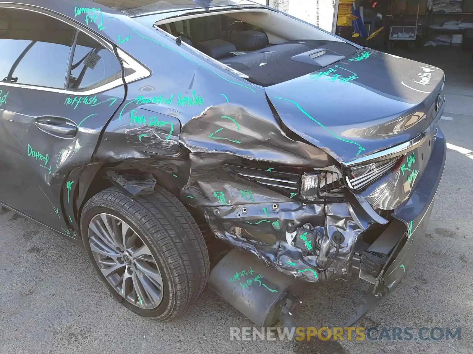 9 Photograph of a damaged car 58ABZ1B11KU012426 LEXUS ES350 2019