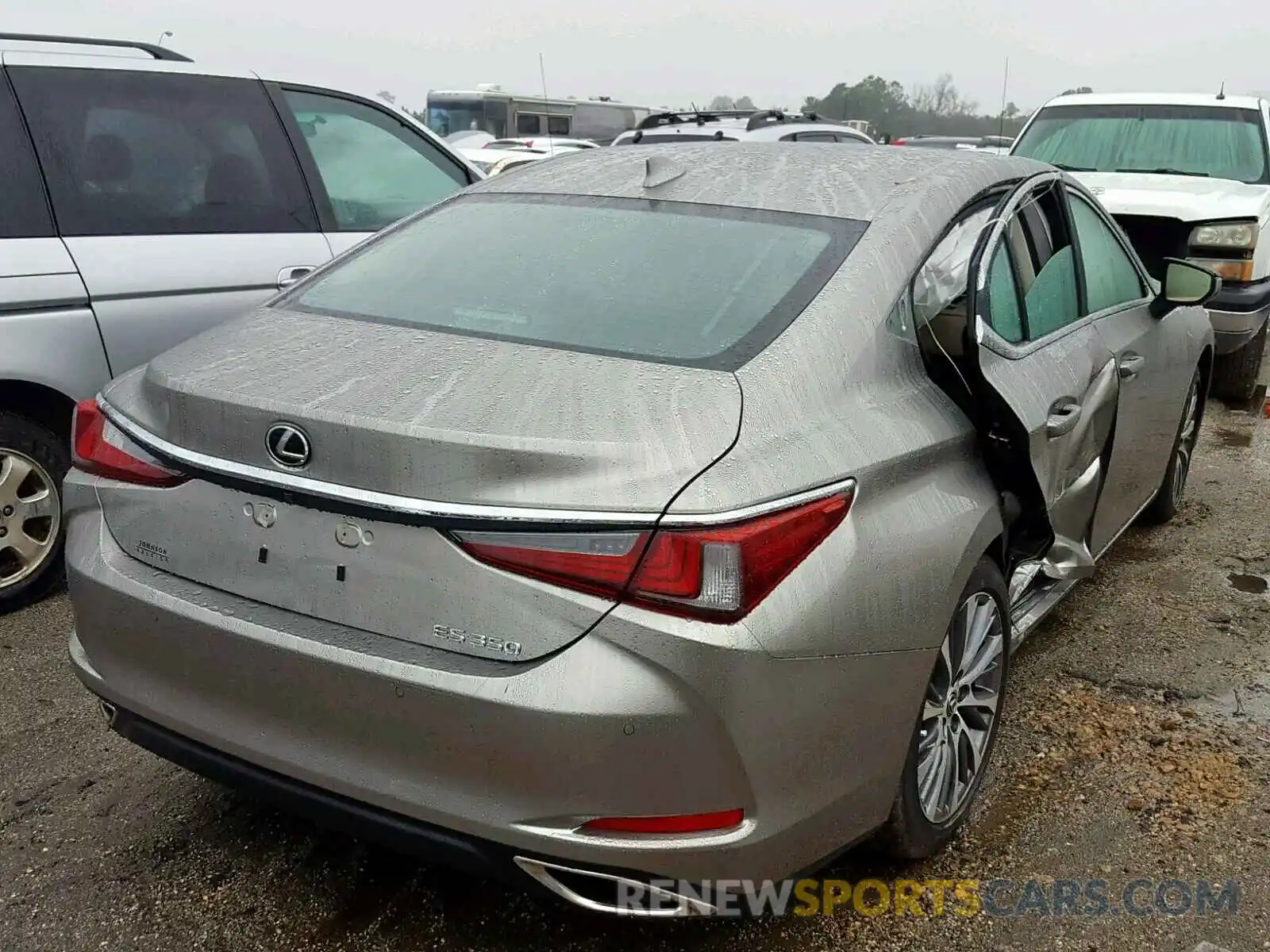 4 Photograph of a damaged car 58ABZ1B11KU013379 LEXUS ES350 2019