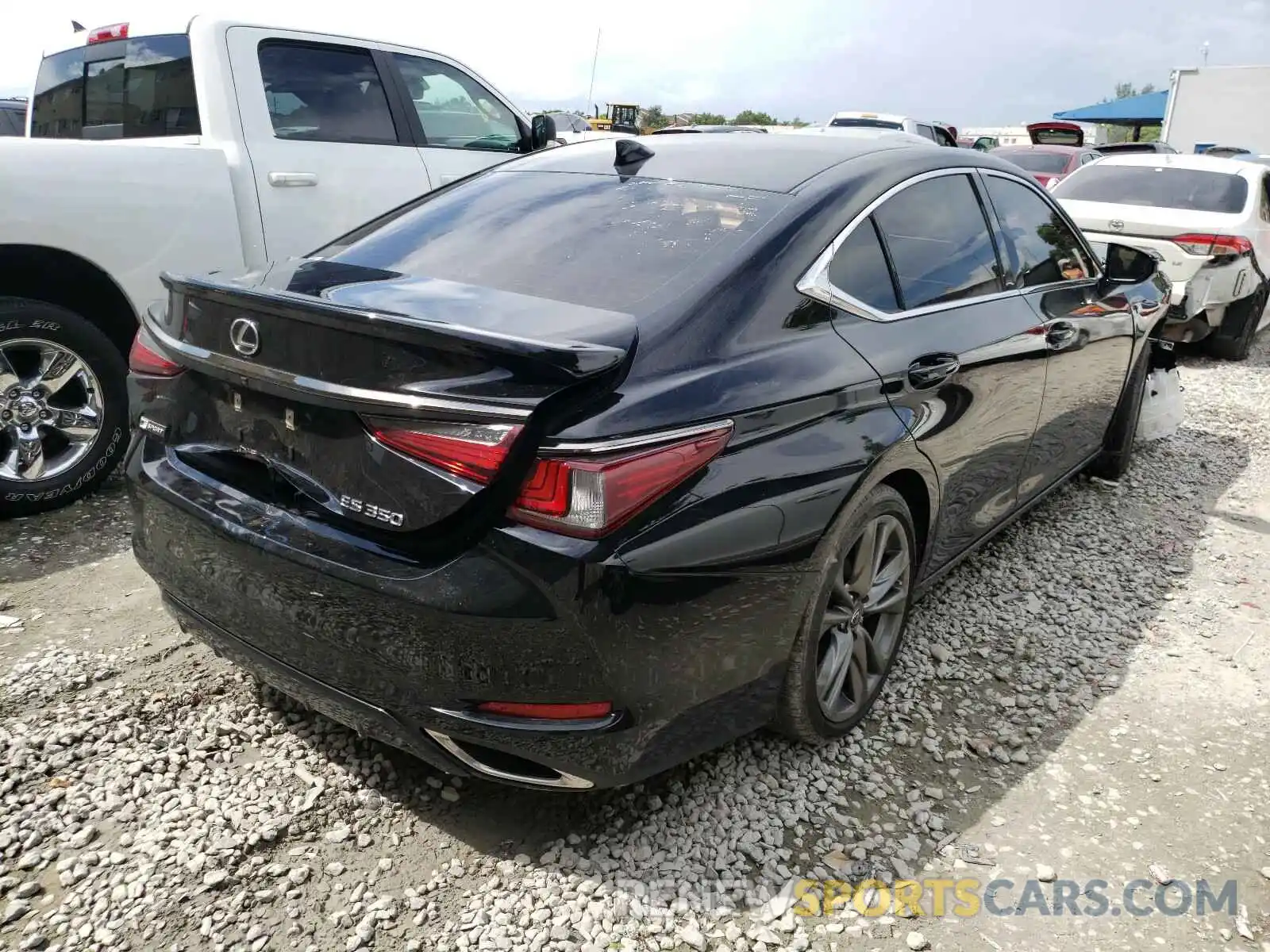 4 Photograph of a damaged car 58ABZ1B11KU020428 LEXUS ES350 2019