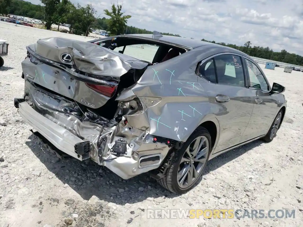 4 Photograph of a damaged car 58ABZ1B11KU021160 LEXUS ES350 2019