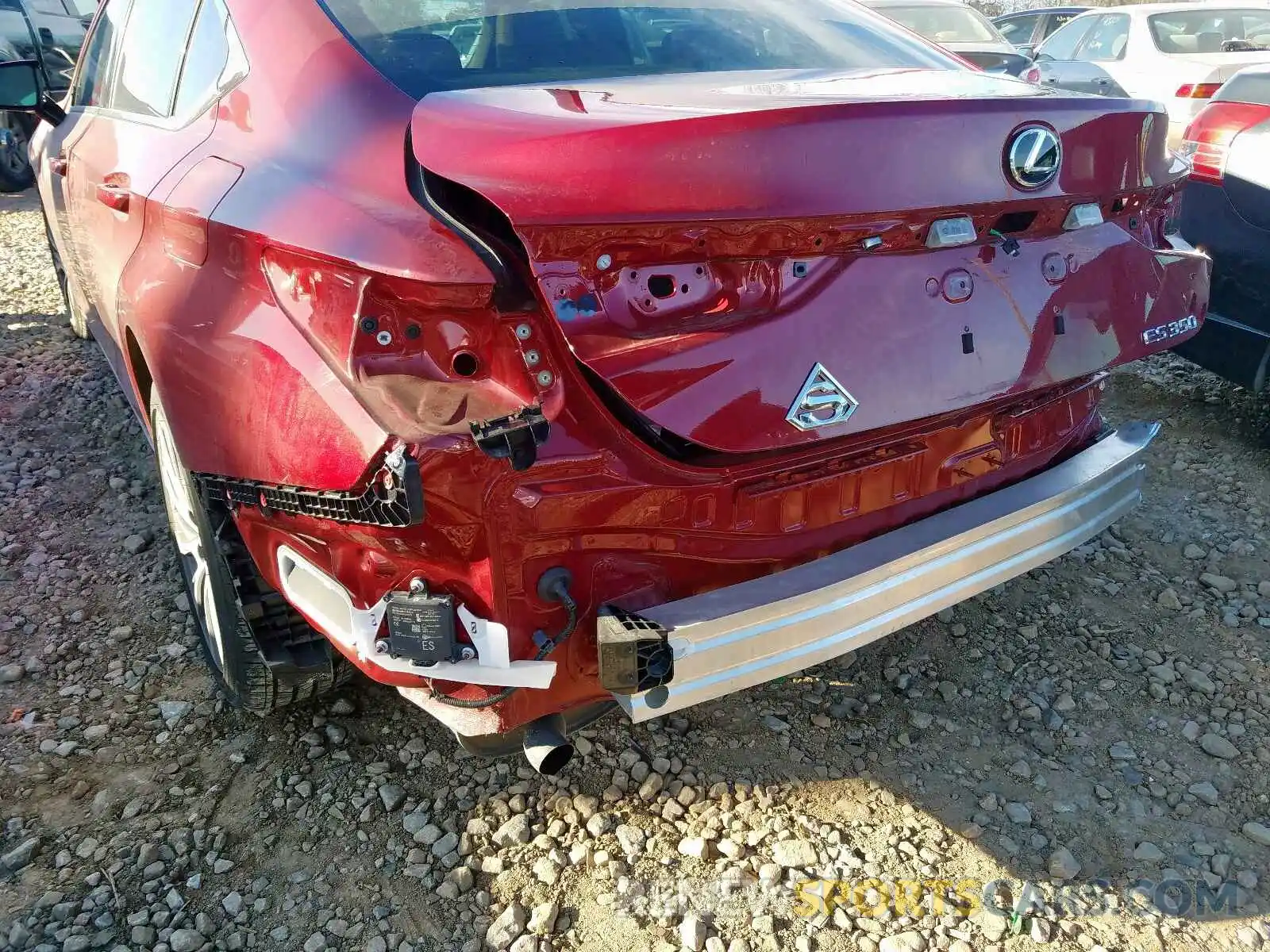 9 Photograph of a damaged car 58ABZ1B11KU028965 LEXUS ES350 2019