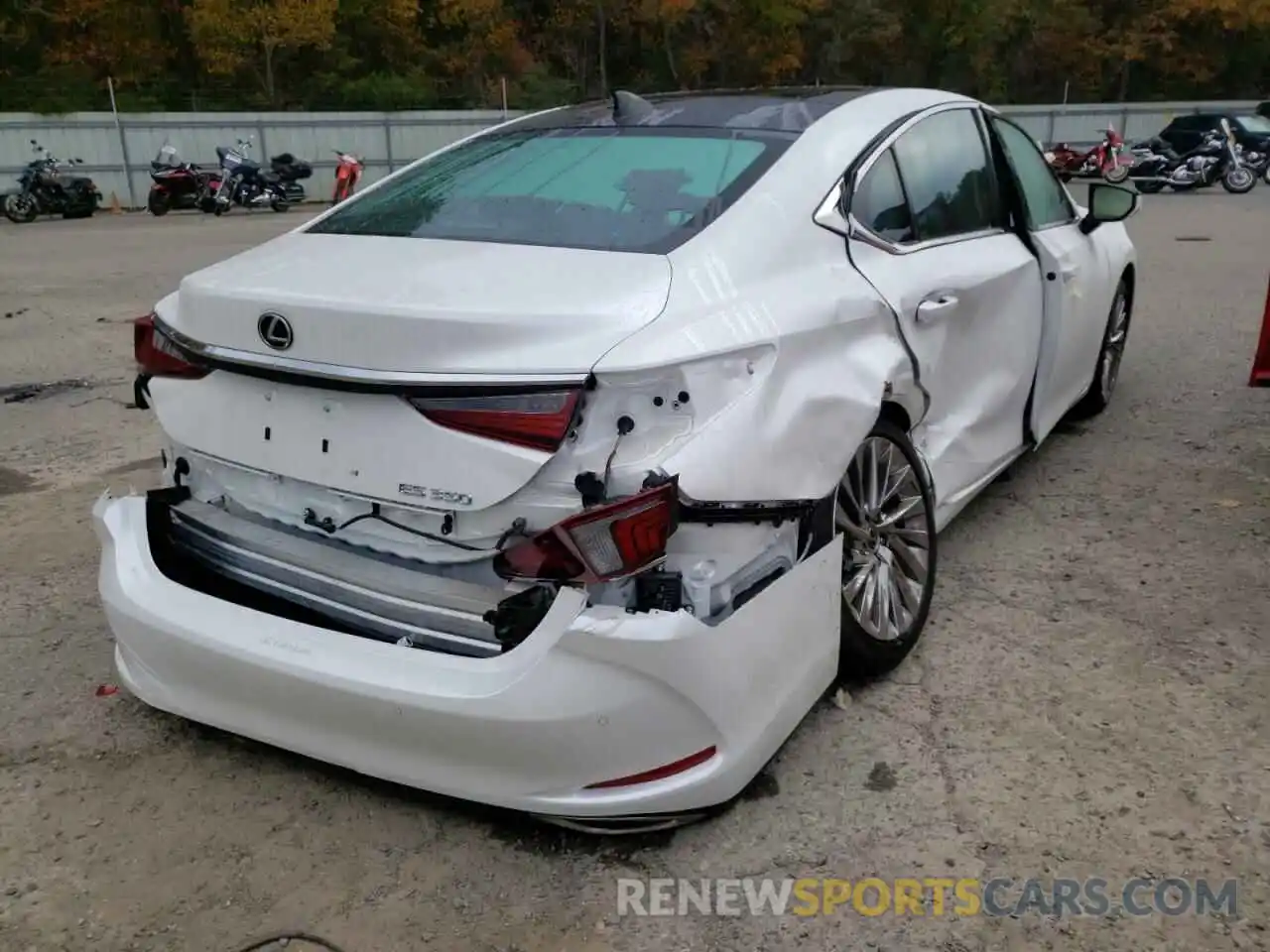 4 Photograph of a damaged car 58ABZ1B11KU030649 LEXUS ES350 2019