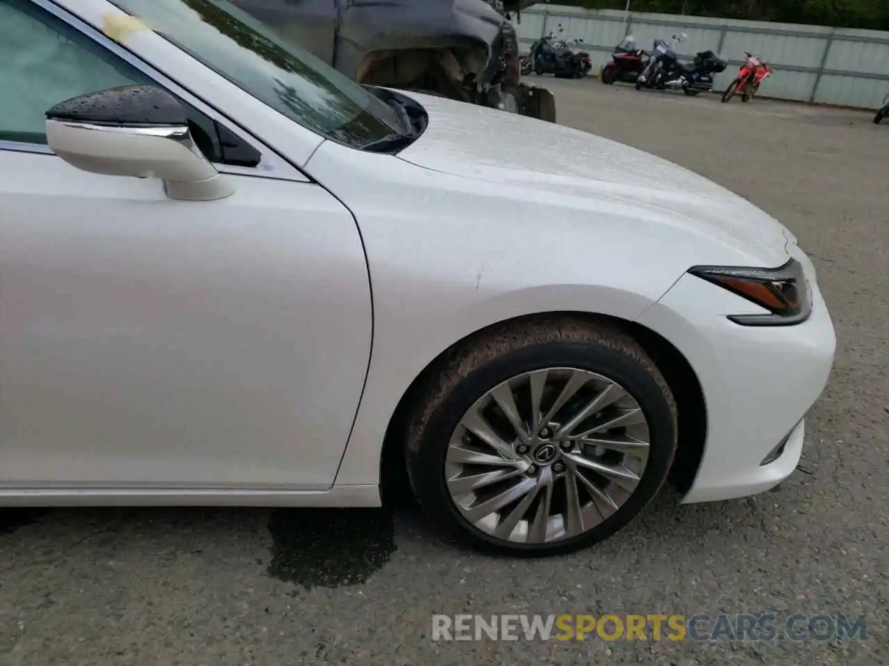 9 Photograph of a damaged car 58ABZ1B11KU030649 LEXUS ES350 2019