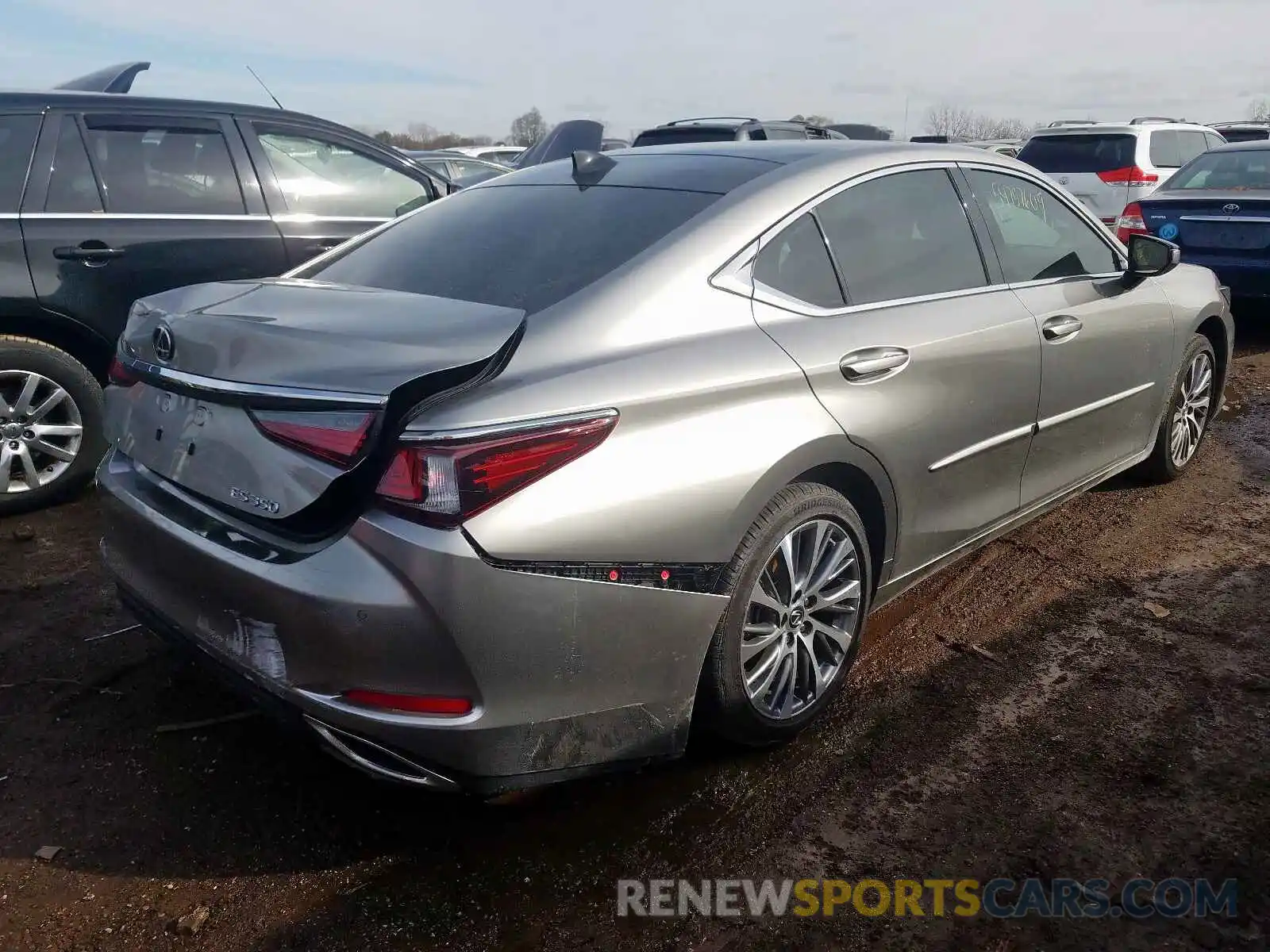 4 Photograph of a damaged car 58ABZ1B11KU032868 LEXUS ES350 2019