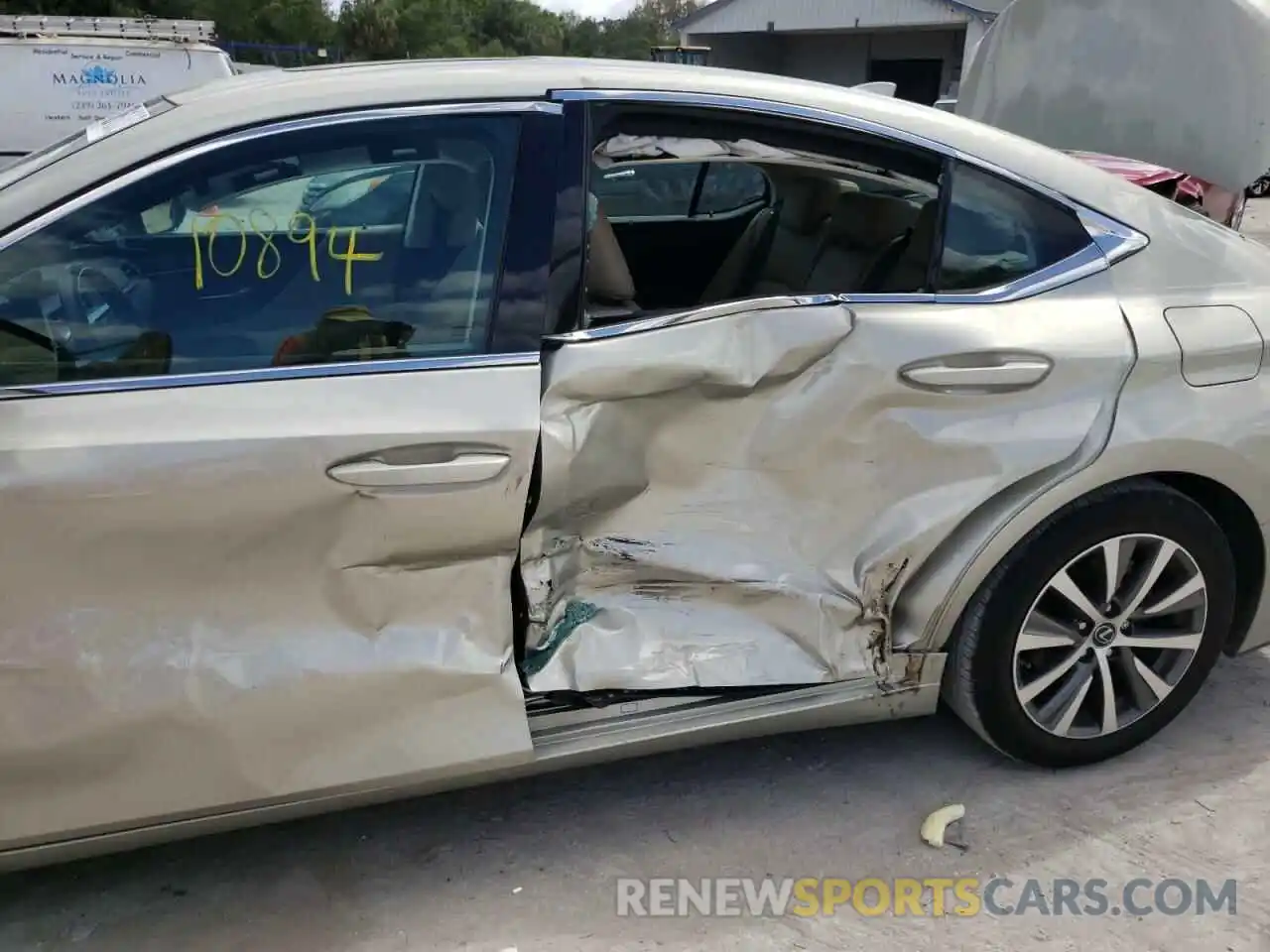 9 Photograph of a damaged car 58ABZ1B11KU034586 LEXUS ES350 2019