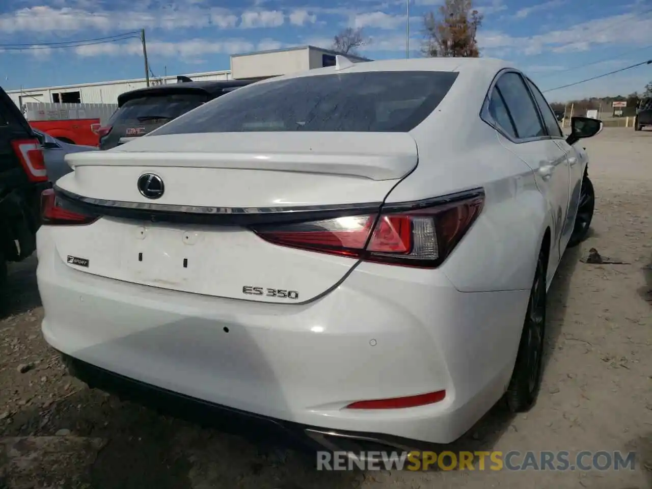 4 Photograph of a damaged car 58ABZ1B11KU037262 LEXUS ES350 2019