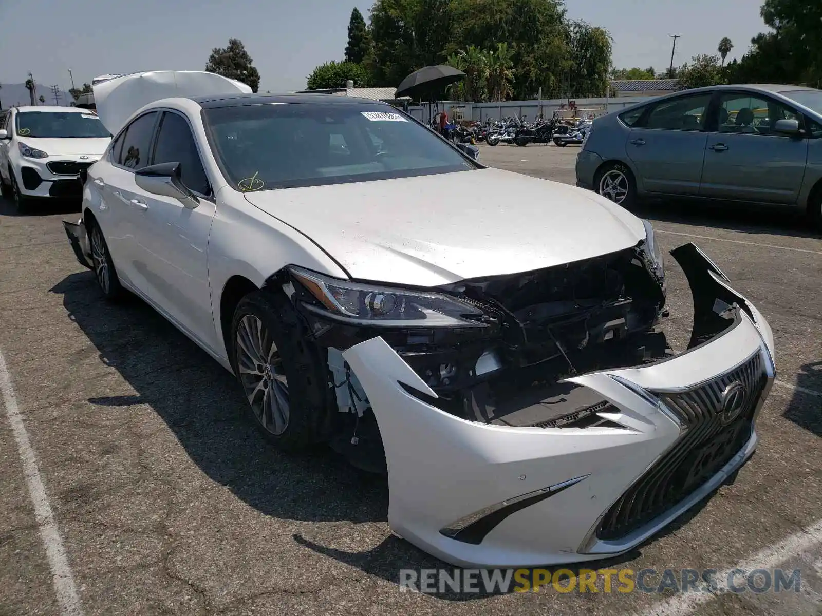 1 Photograph of a damaged car 58ABZ1B11KU040159 LEXUS ES350 2019