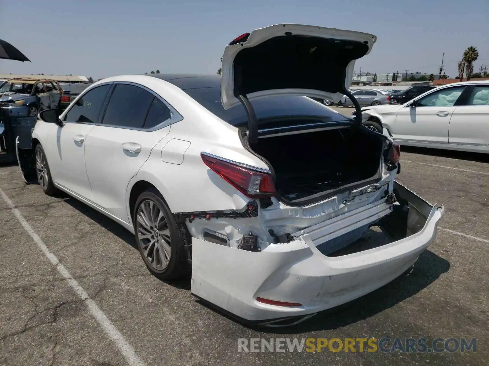 3 Photograph of a damaged car 58ABZ1B11KU040159 LEXUS ES350 2019