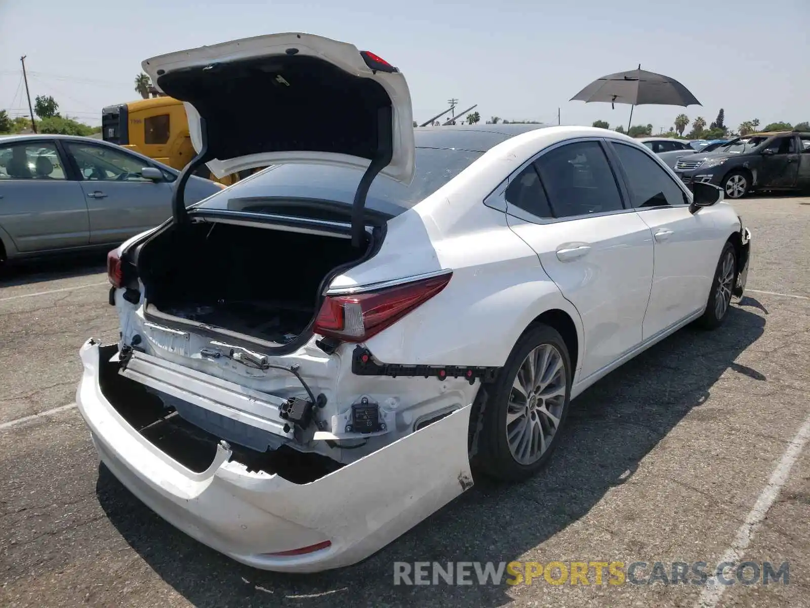 4 Photograph of a damaged car 58ABZ1B11KU040159 LEXUS ES350 2019