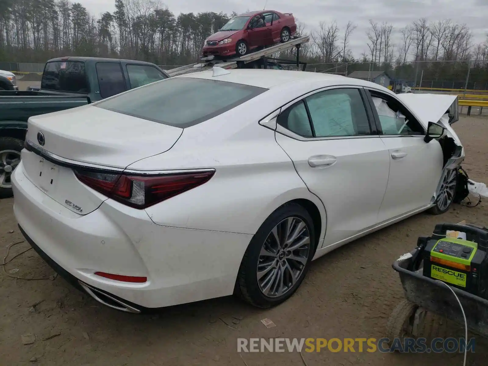 4 Photograph of a damaged car 58ABZ1B11KU044065 LEXUS ES350 2019