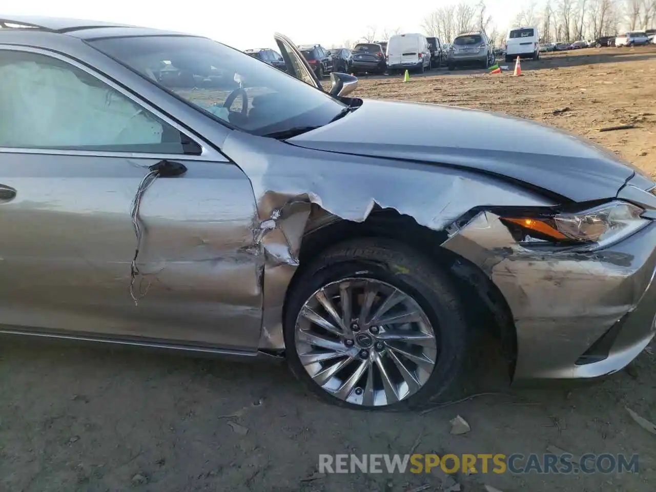 9 Photograph of a damaged car 58ABZ1B11KU044809 LEXUS ES350 2019