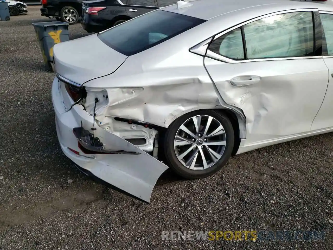 9 Photograph of a damaged car 58ABZ1B11KU045104 LEXUS ES350 2019