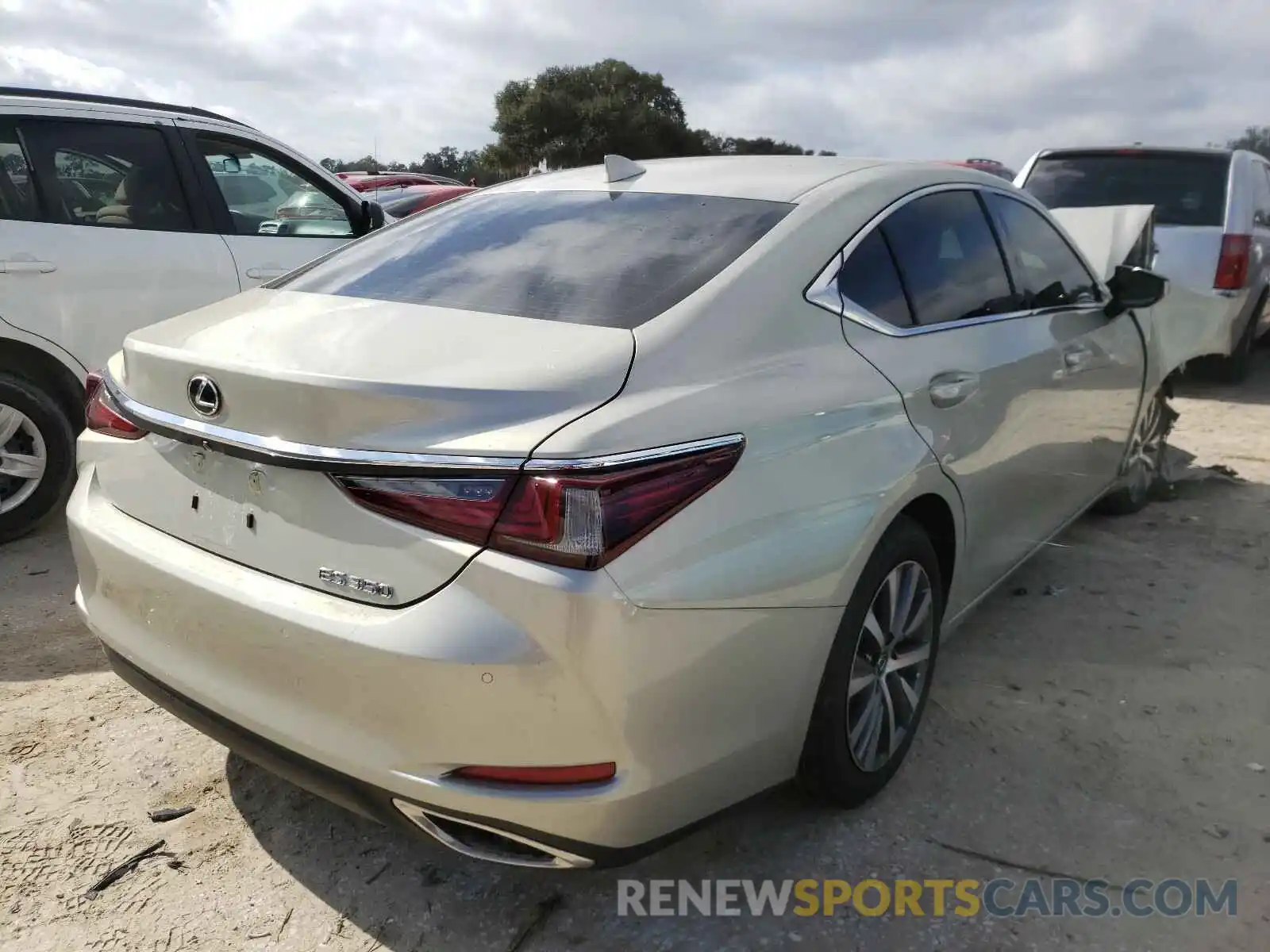 4 Photograph of a damaged car 58ABZ1B11KU046608 LEXUS ES350 2019