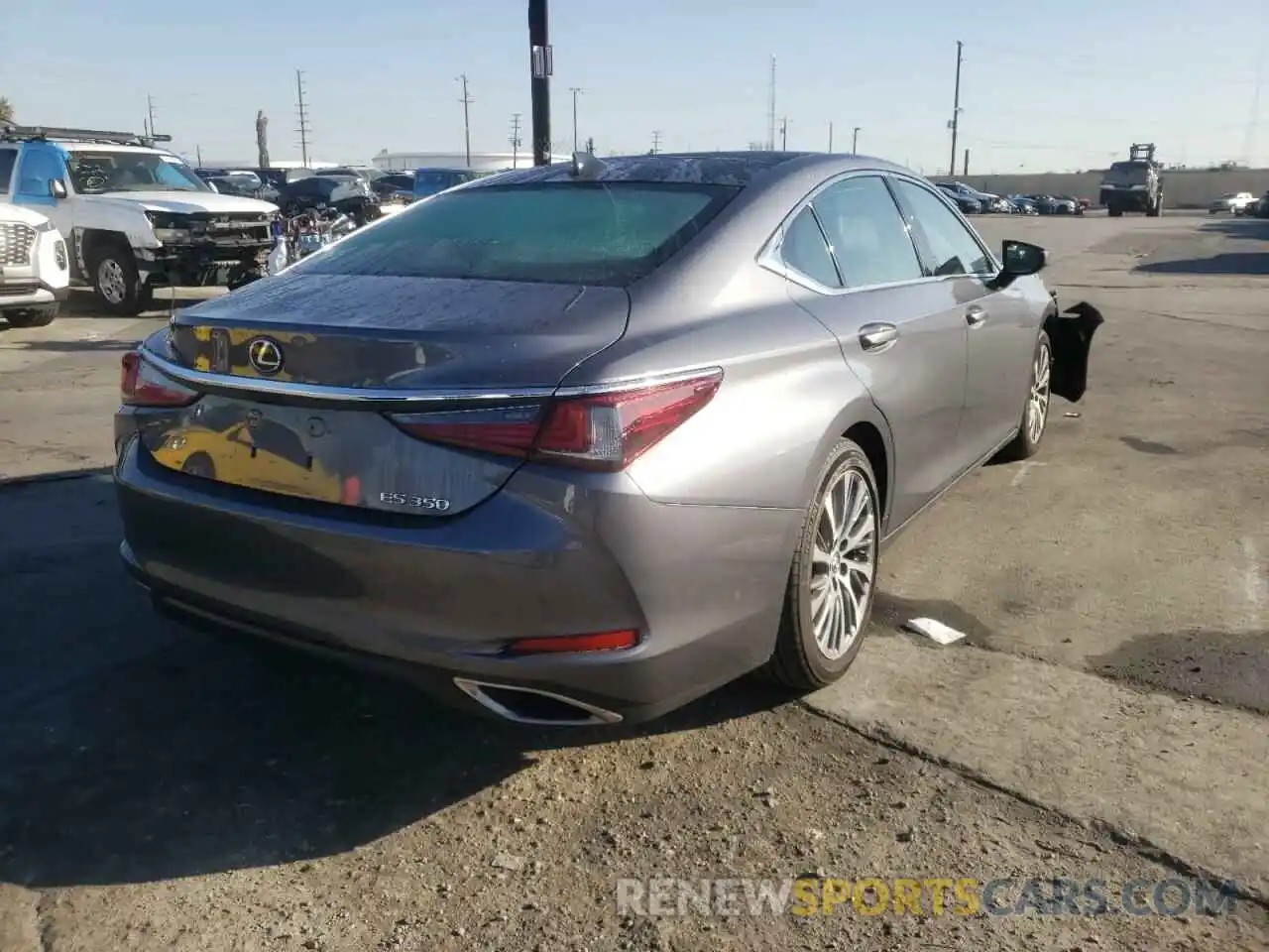 4 Photograph of a damaged car 58ABZ1B11KU047029 LEXUS ES350 2019