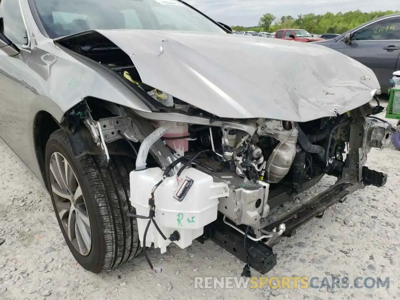 9 Photograph of a damaged car 58ABZ1B11KU048844 LEXUS ES350 2019