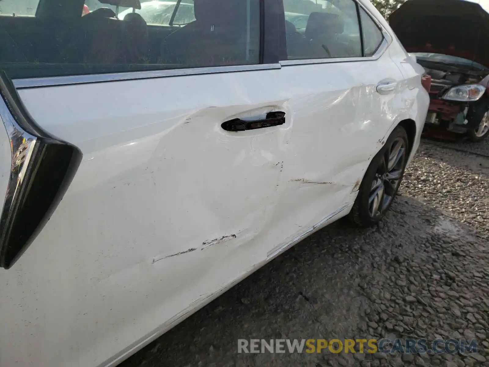 9 Photograph of a damaged car 58ABZ1B11KU050805 LEXUS ES350 2019