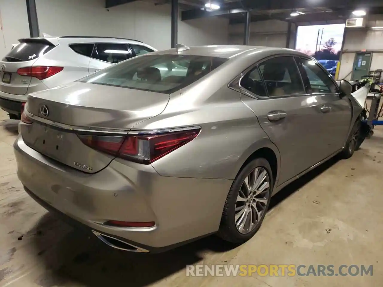 4 Photograph of a damaged car 58ABZ1B12KU004478 LEXUS ES350 2019