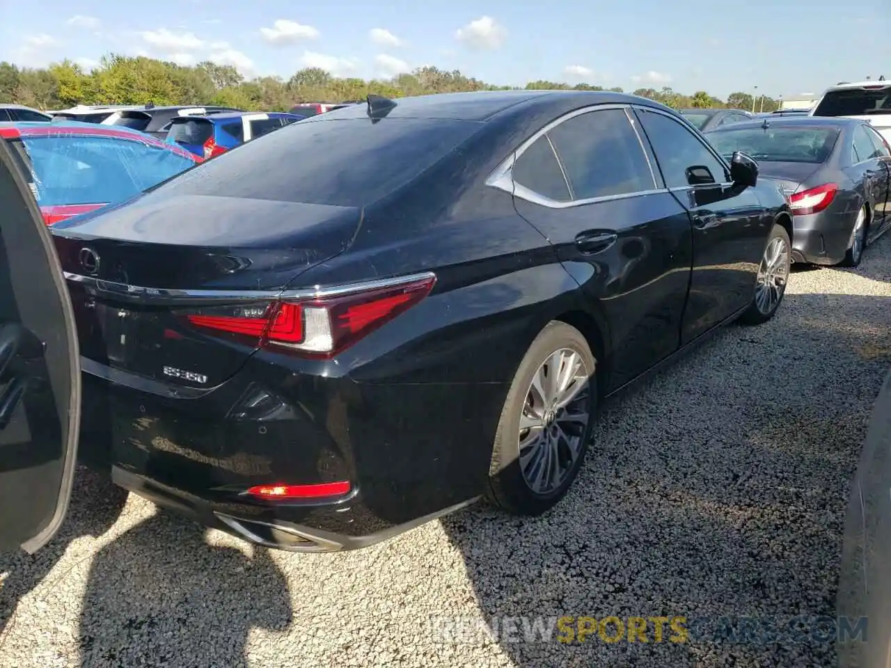 4 Photograph of a damaged car 58ABZ1B12KU006487 LEXUS ES350 2019