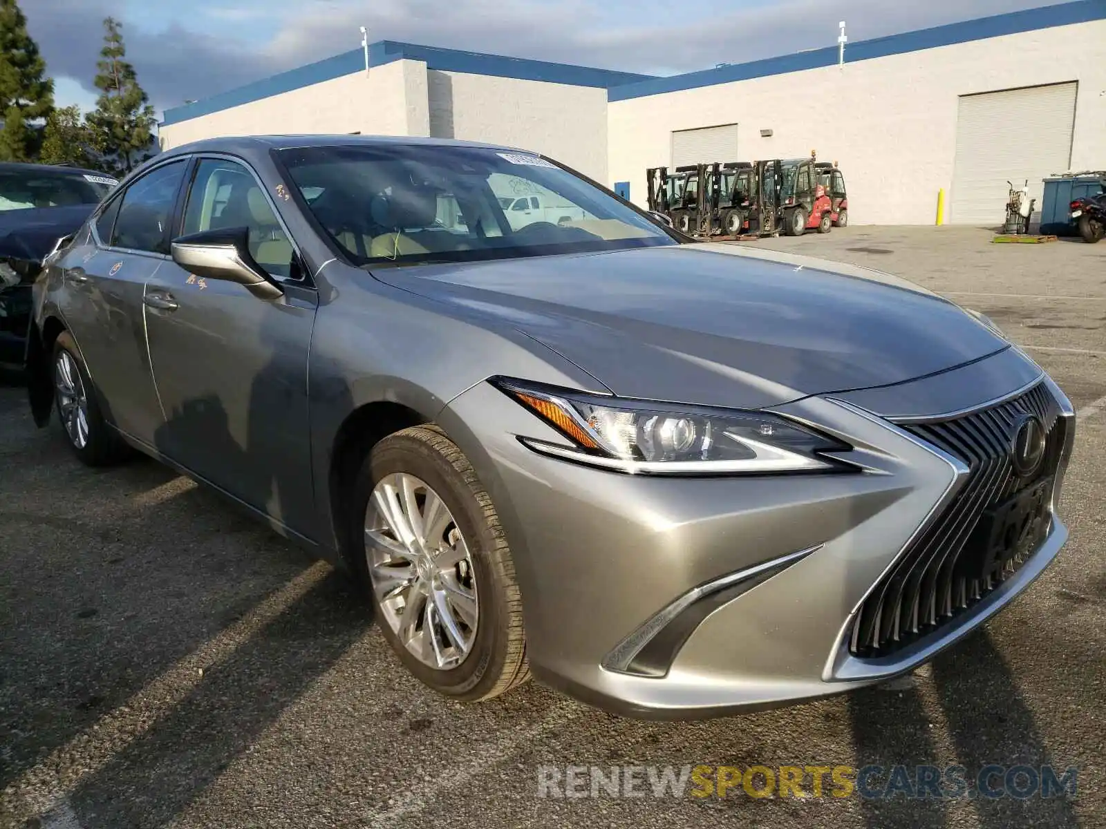 1 Photograph of a damaged car 58ABZ1B12KU008630 LEXUS ES350 2019