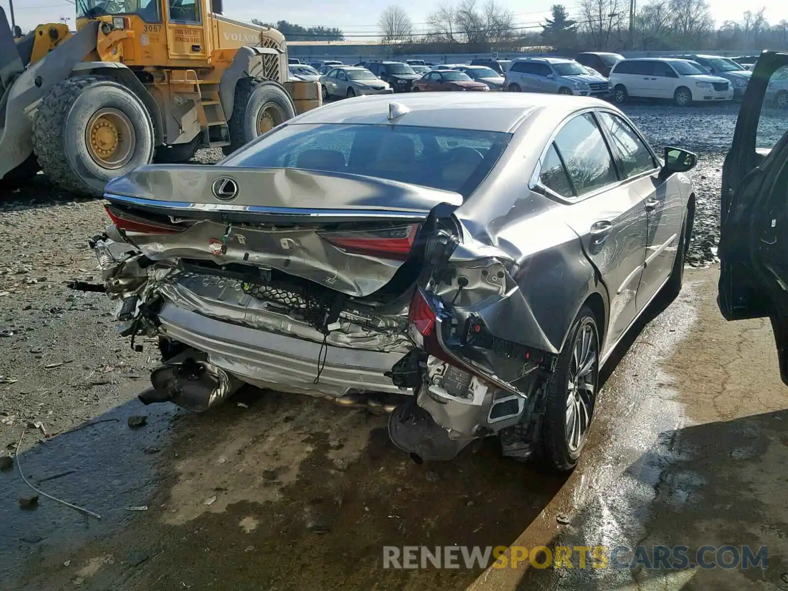 4 Photograph of a damaged car 58ABZ1B12KU008837 LEXUS ES350 2019