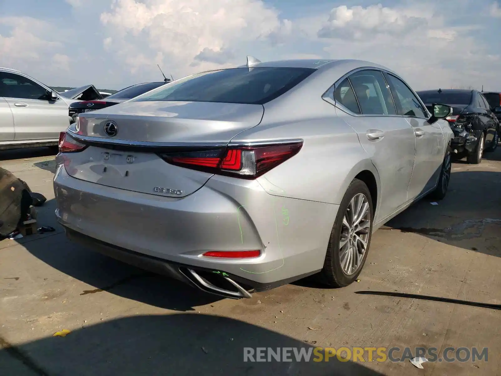 4 Photograph of a damaged car 58ABZ1B12KU010250 LEXUS ES350 2019