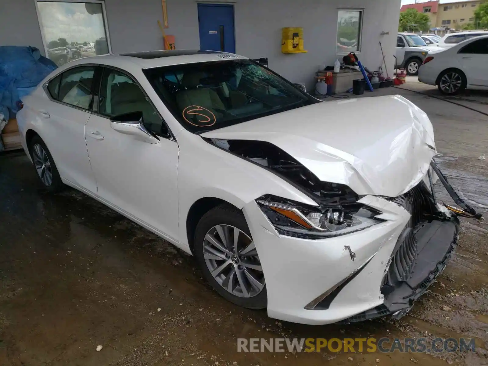 1 Photograph of a damaged car 58ABZ1B12KU012855 LEXUS ES350 2019