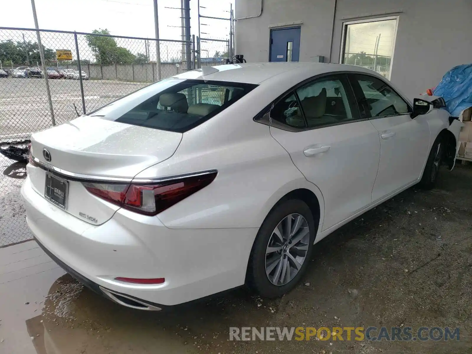 4 Photograph of a damaged car 58ABZ1B12KU012855 LEXUS ES350 2019