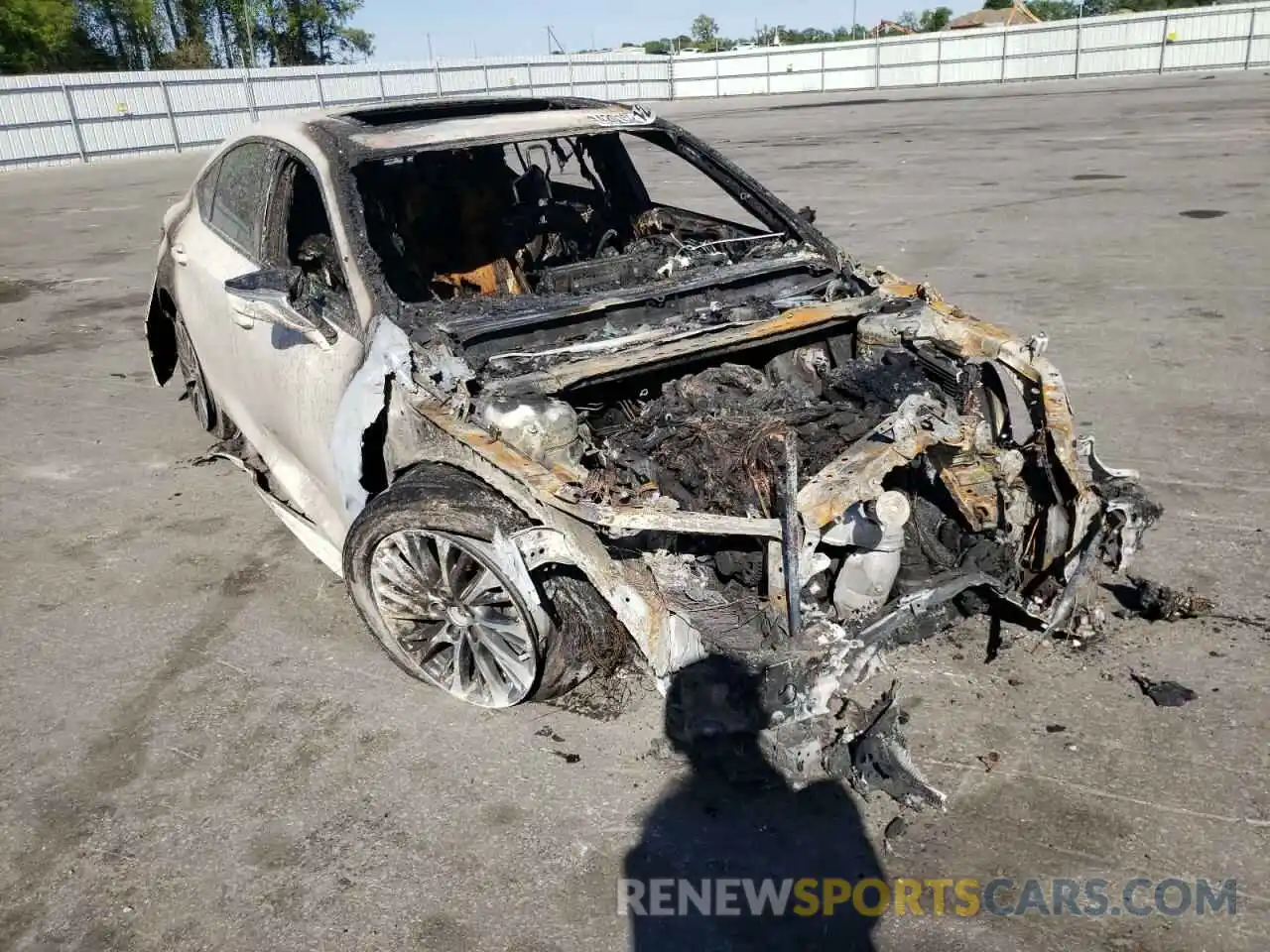 1 Photograph of a damaged car 58ABZ1B12KU014444 LEXUS ES350 2019