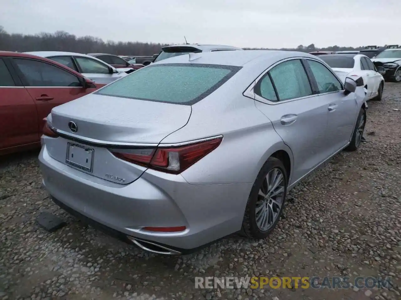 4 Photograph of a damaged car 58ABZ1B12KU025850 LEXUS ES350 2019