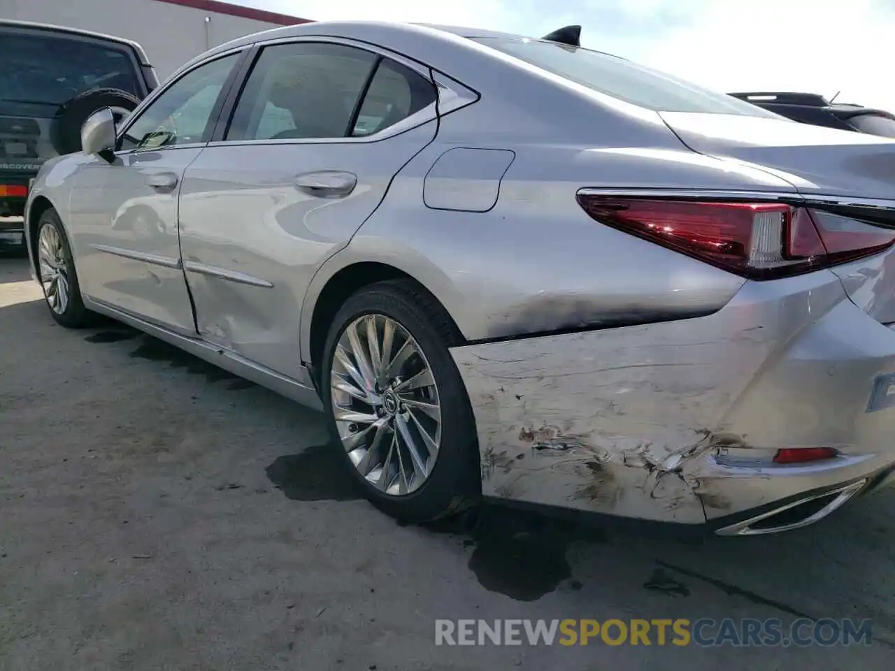 9 Photograph of a damaged car 58ABZ1B12KU026609 LEXUS ES350 2019