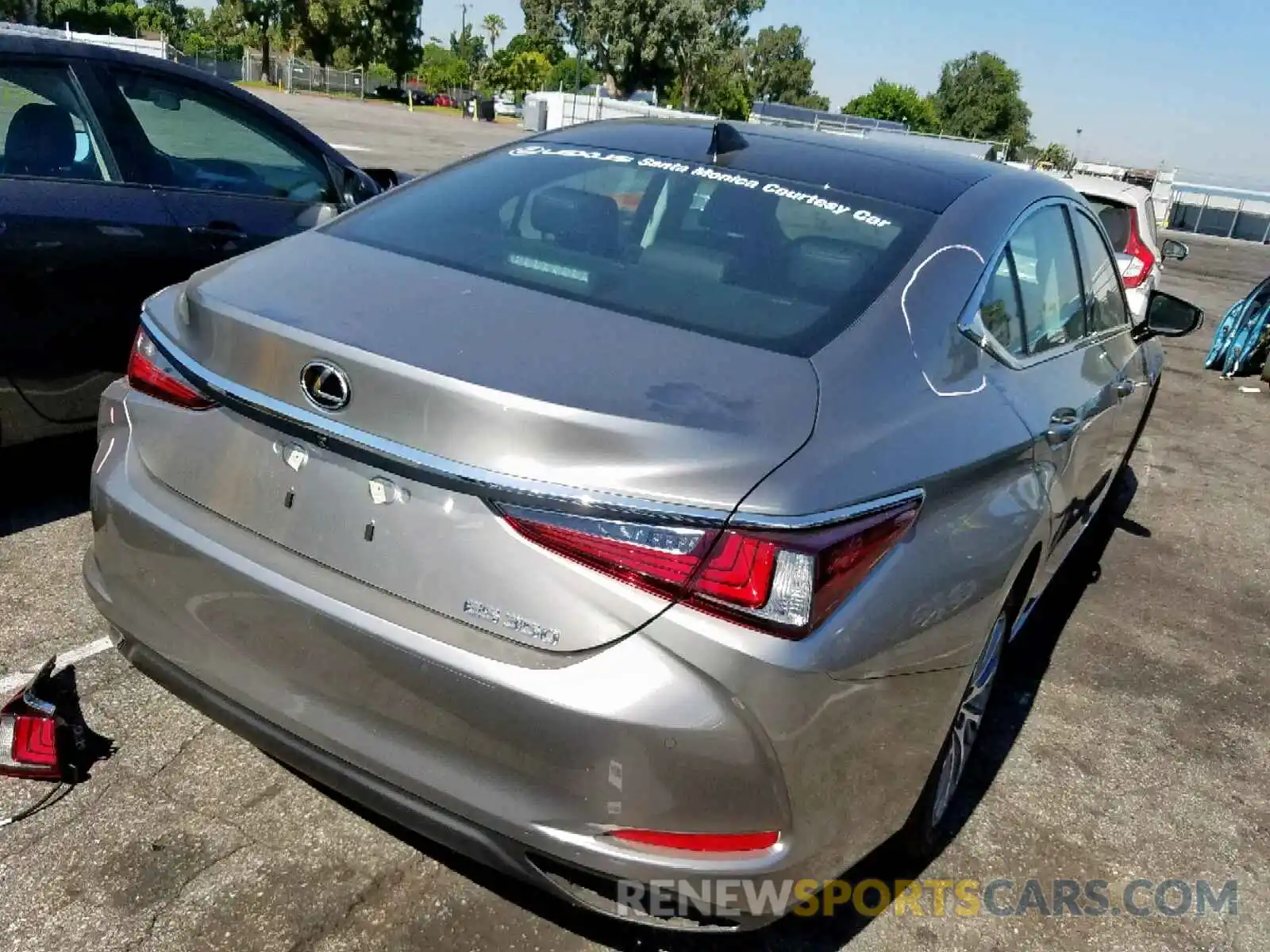 4 Photograph of a damaged car 58ABZ1B12KU028179 LEXUS ES350 2019