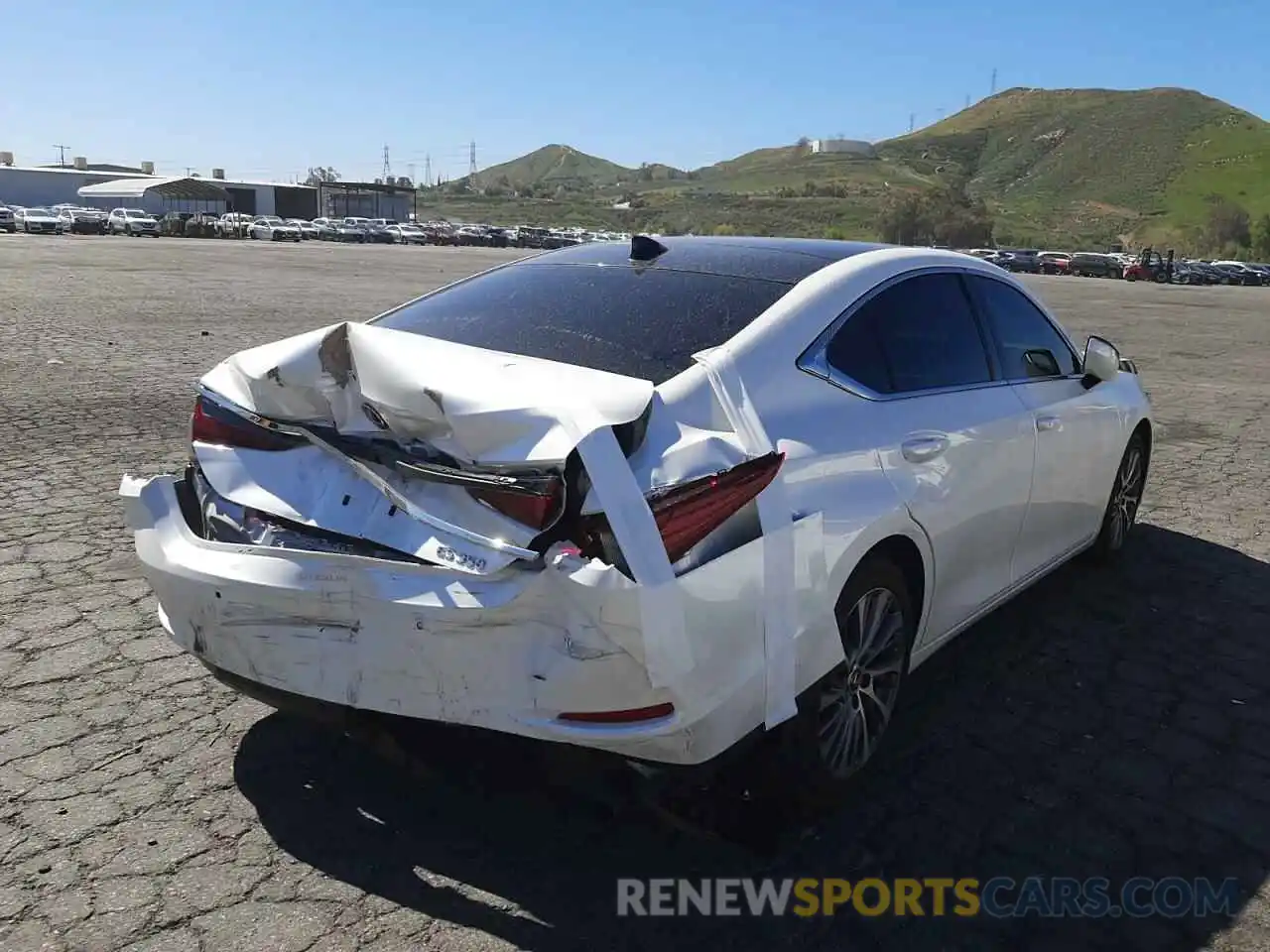 4 Photograph of a damaged car 58ABZ1B12KU028876 LEXUS ES350 2019