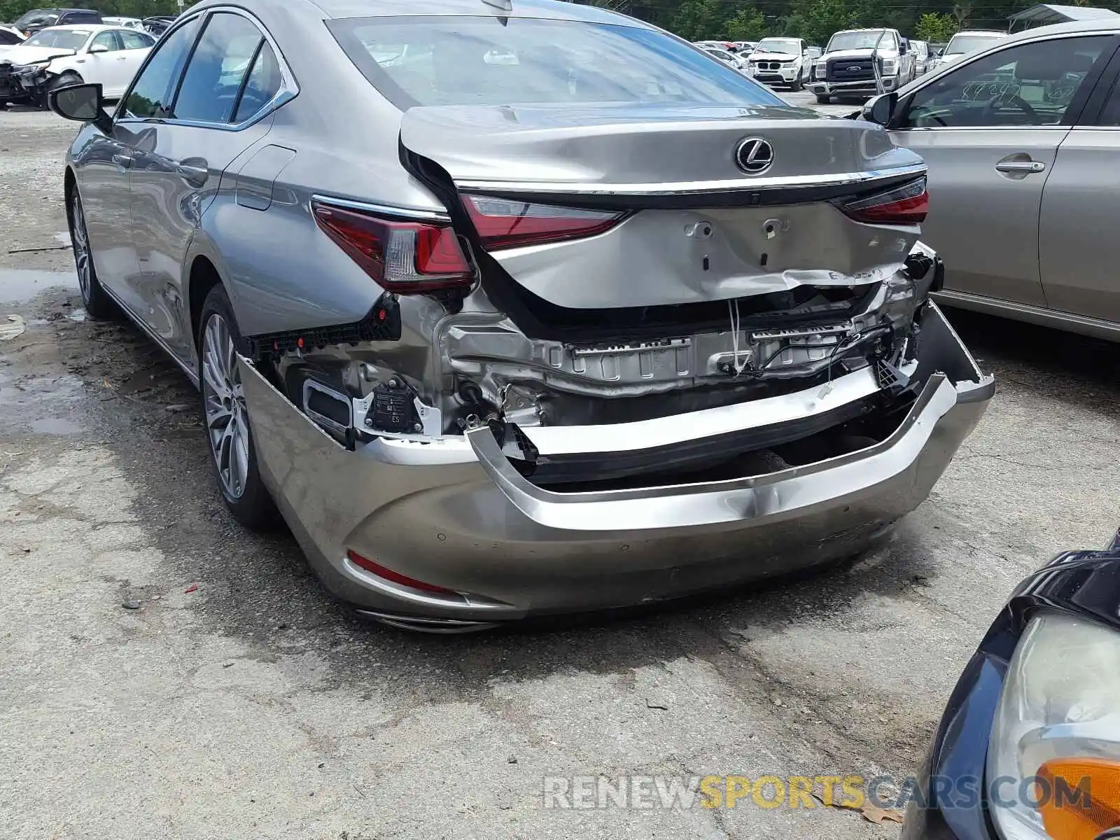 9 Photograph of a damaged car 58ABZ1B12KU028957 LEXUS ES350 2019