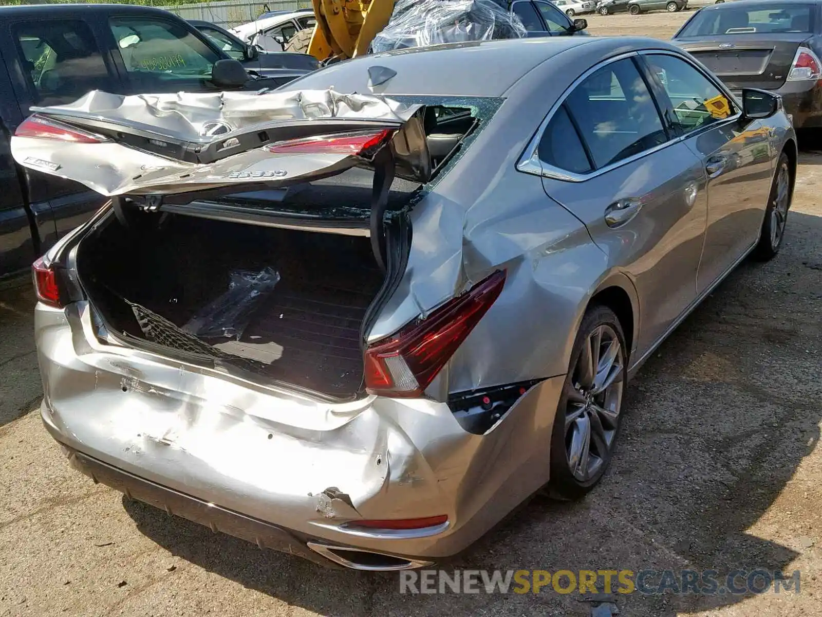 4 Photograph of a damaged car 58ABZ1B12KU031633 LEXUS ES350 2019