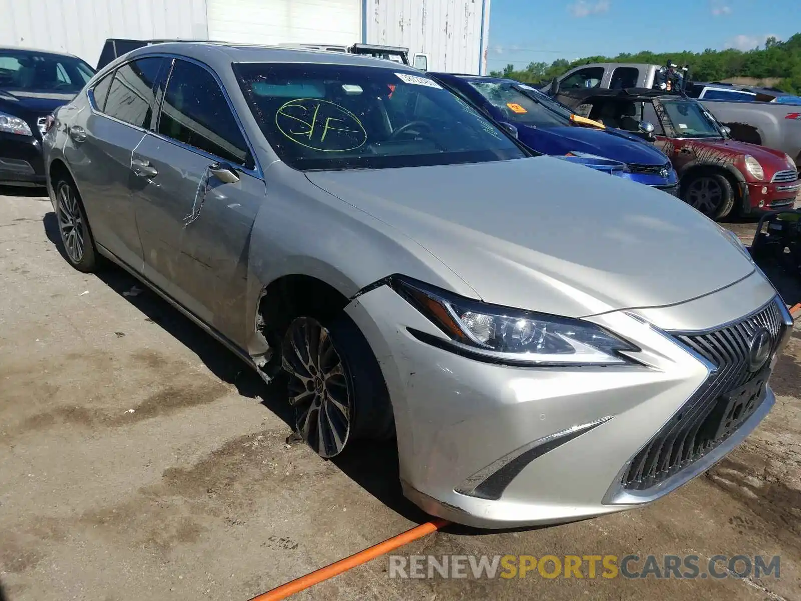 1 Photograph of a damaged car 58ABZ1B12KU031664 LEXUS ES350 2019