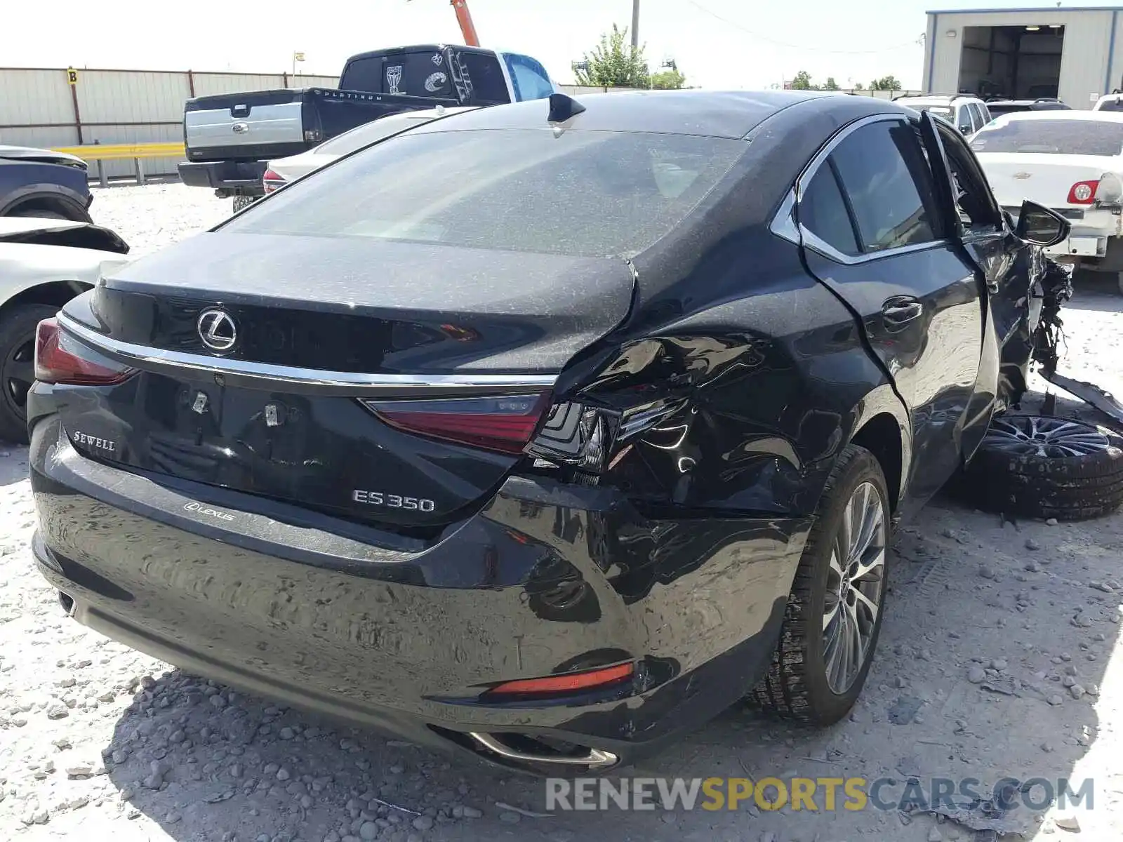 4 Photograph of a damaged car 58ABZ1B12KU032930 LEXUS ES350 2019