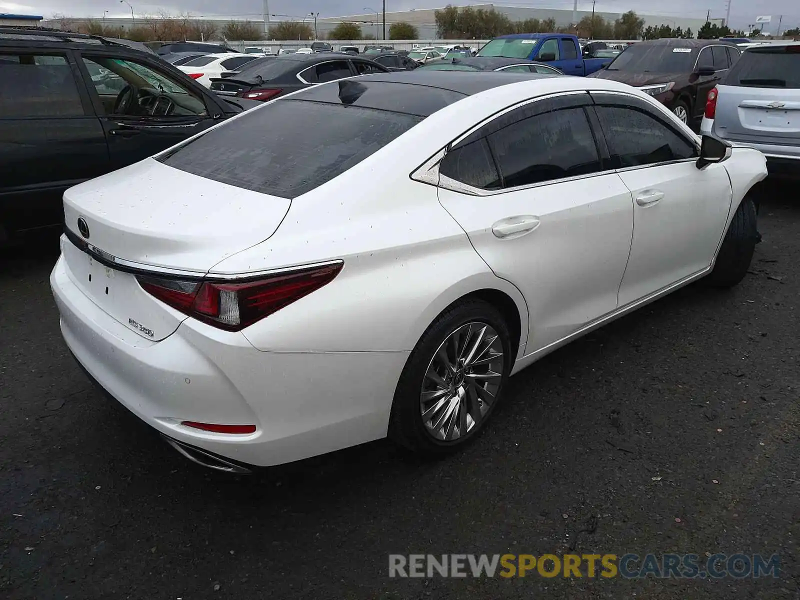 4 Photograph of a damaged car 58ABZ1B12KU043314 LEXUS ES350 2019