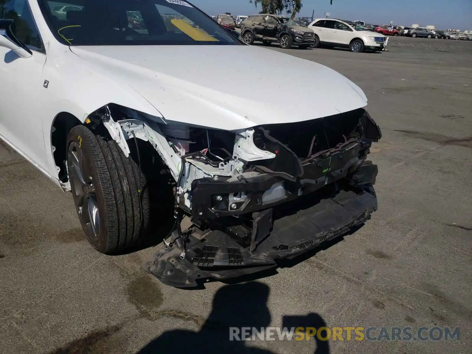 9 Photograph of a damaged car 58ABZ1B12KU049078 LEXUS ES350 2019