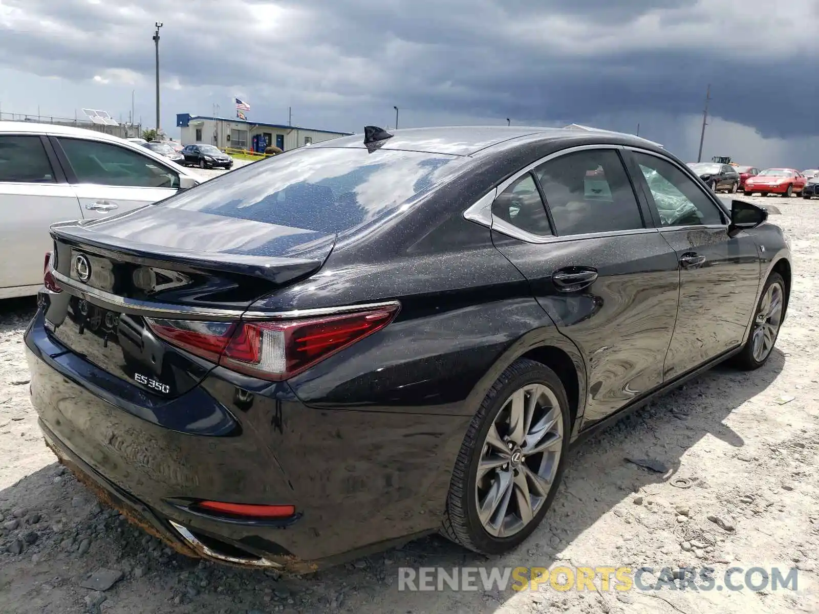 4 Photograph of a damaged car 58ABZ1B13KU003422 LEXUS ES350 2019