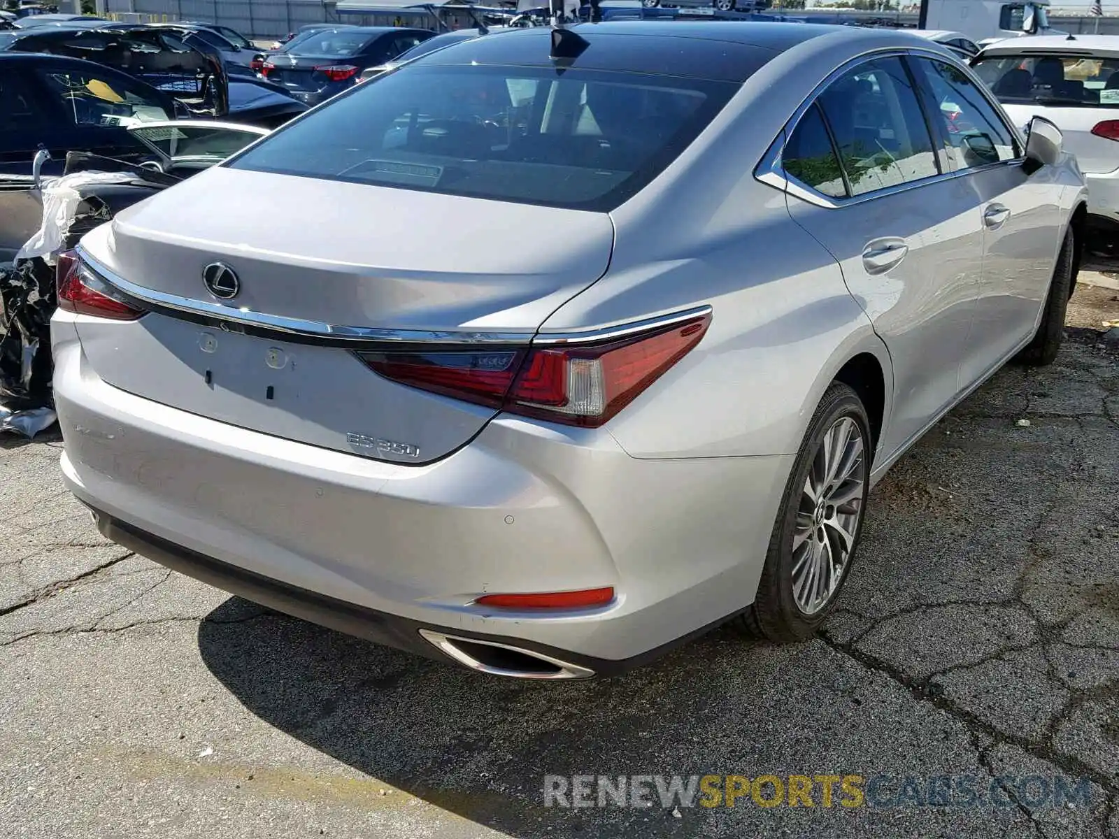 4 Photograph of a damaged car 58ABZ1B13KU003694 LEXUS ES350 2019