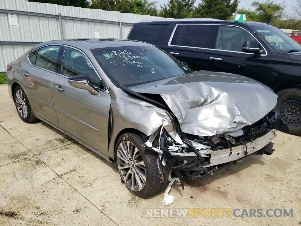 1 Photograph of a damaged car 58ABZ1B13KU008457 LEXUS ES350 2019